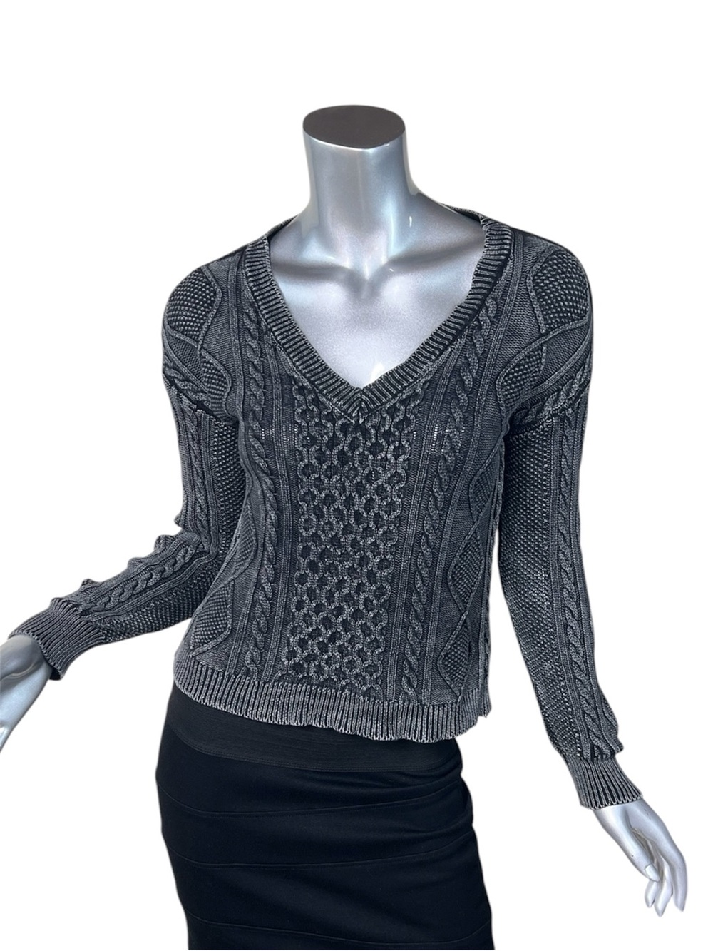 No Boundaries Juniors Small 3-5 Faded Black V-Neck Cropped Cable Knit Sweater
